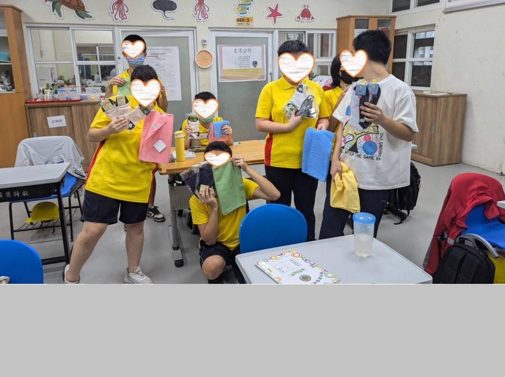 20240926黃麗珍及采姿秀工業股份有限公司捐贈襪子