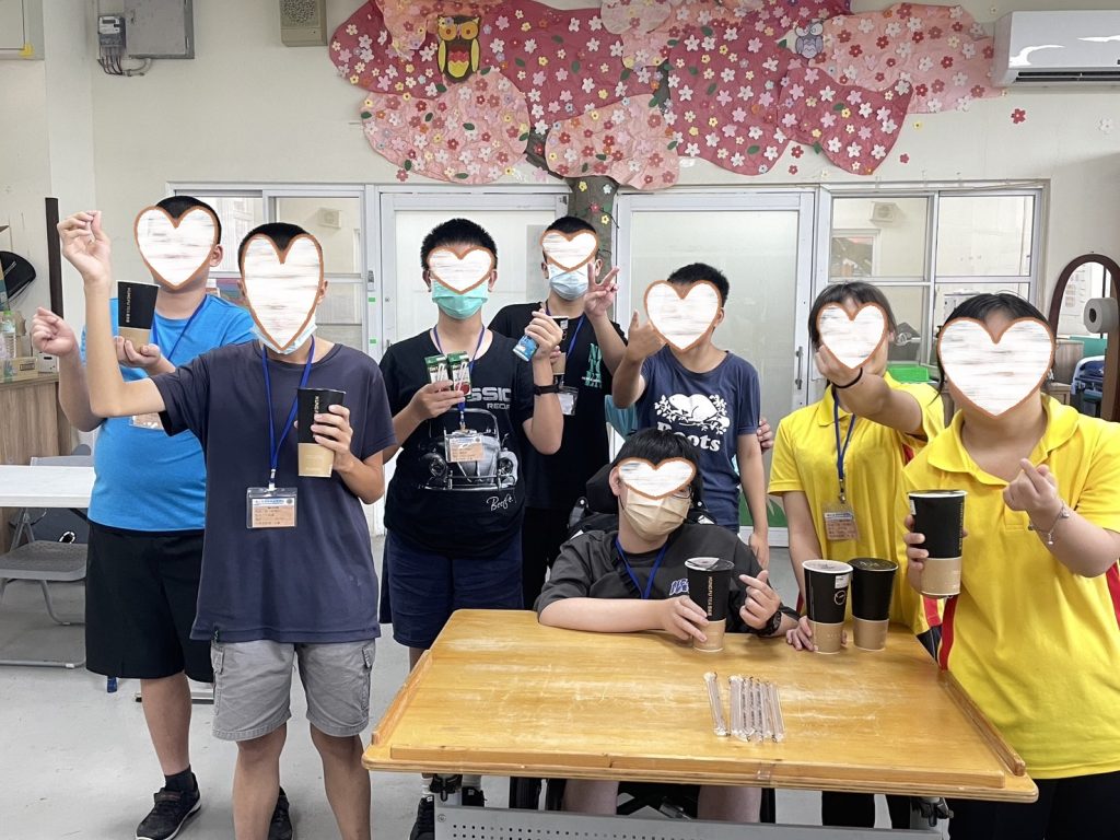 20240918功夫茶苗栗店捐贈飲料相片.jpg