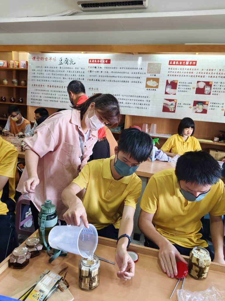 郭家莊醬園豆腐乳製作體驗.jpg 郭家莊醬園豆腐乳製作體驗