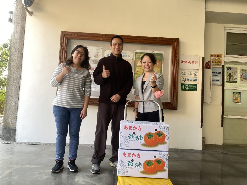 20241118林文斌老闆捐贈甜柿相片.jpg