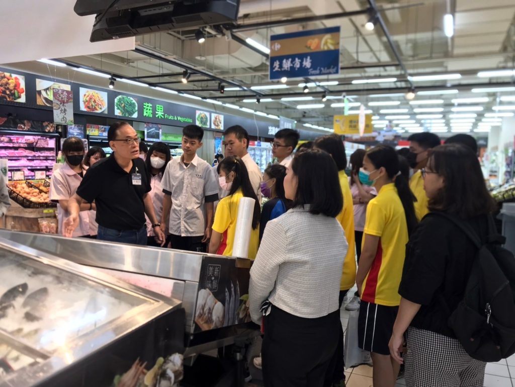 家樂福苗栗店貨架商品整補觀摩實作.jpg 家樂福苗栗店貨架商品整補觀摩實作