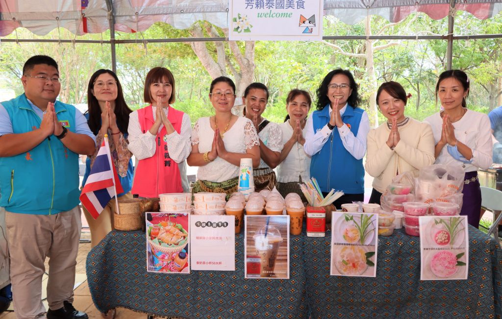 副縣長與芳賴泰國美食合影相片.jpg 副縣長與芳賴泰國美食合影相片.jpg
