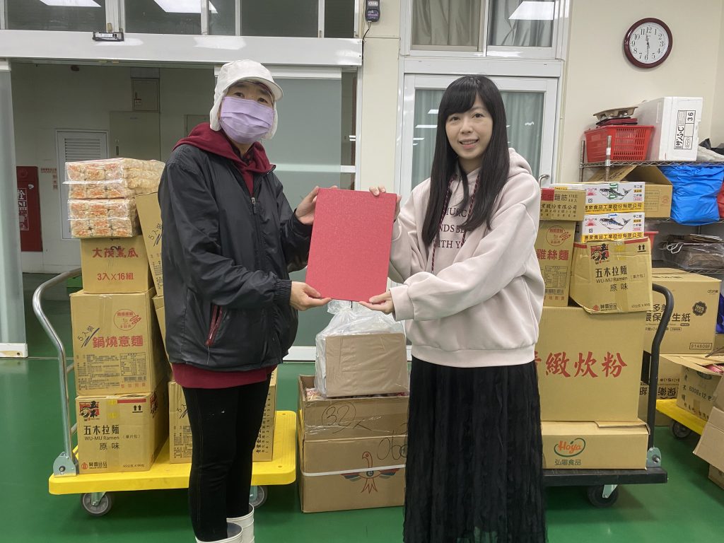 20250115泳翔食品股份有限公司捐贈低收.中低收.弱勢學生家庭寒假食材相片.jpg
