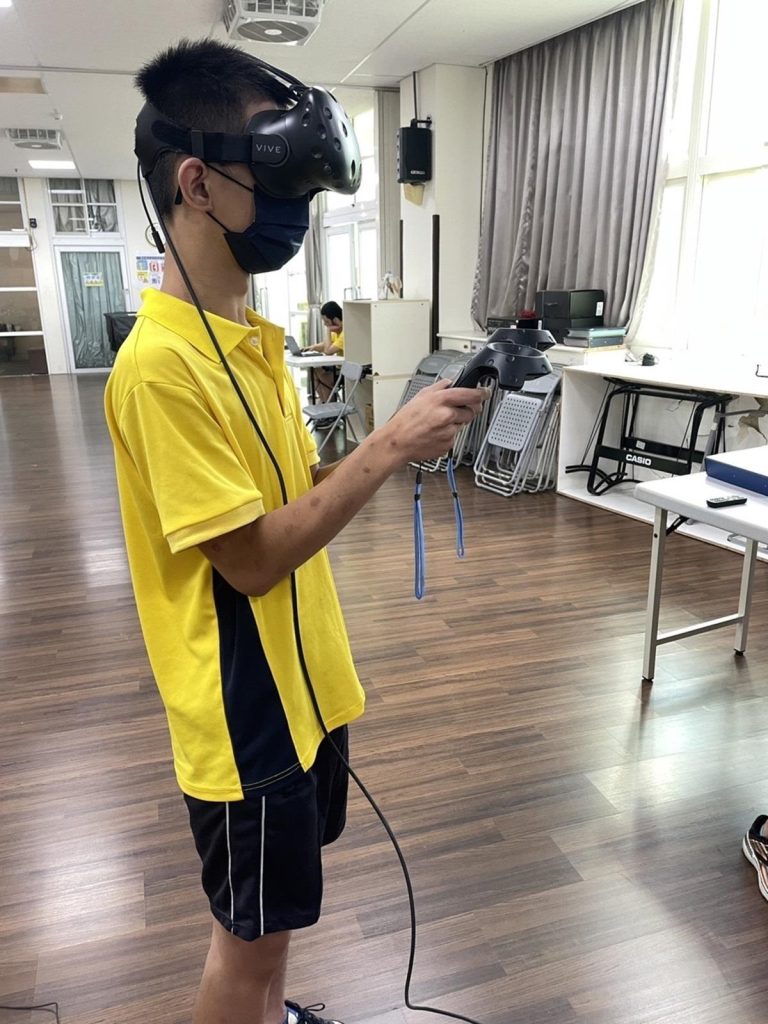 結合擴增實境(AR)與虛擬實境(VR)學習相片.jpg 結合擴增實境(AR)與虛擬實境(VR)學習相片.jpg