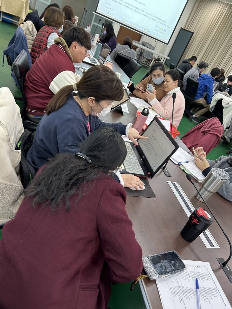 生成式AI融入教材研習_研習者討論實作2.jpg 生成式AI融入教材研習_研習者討論實作2.jpg