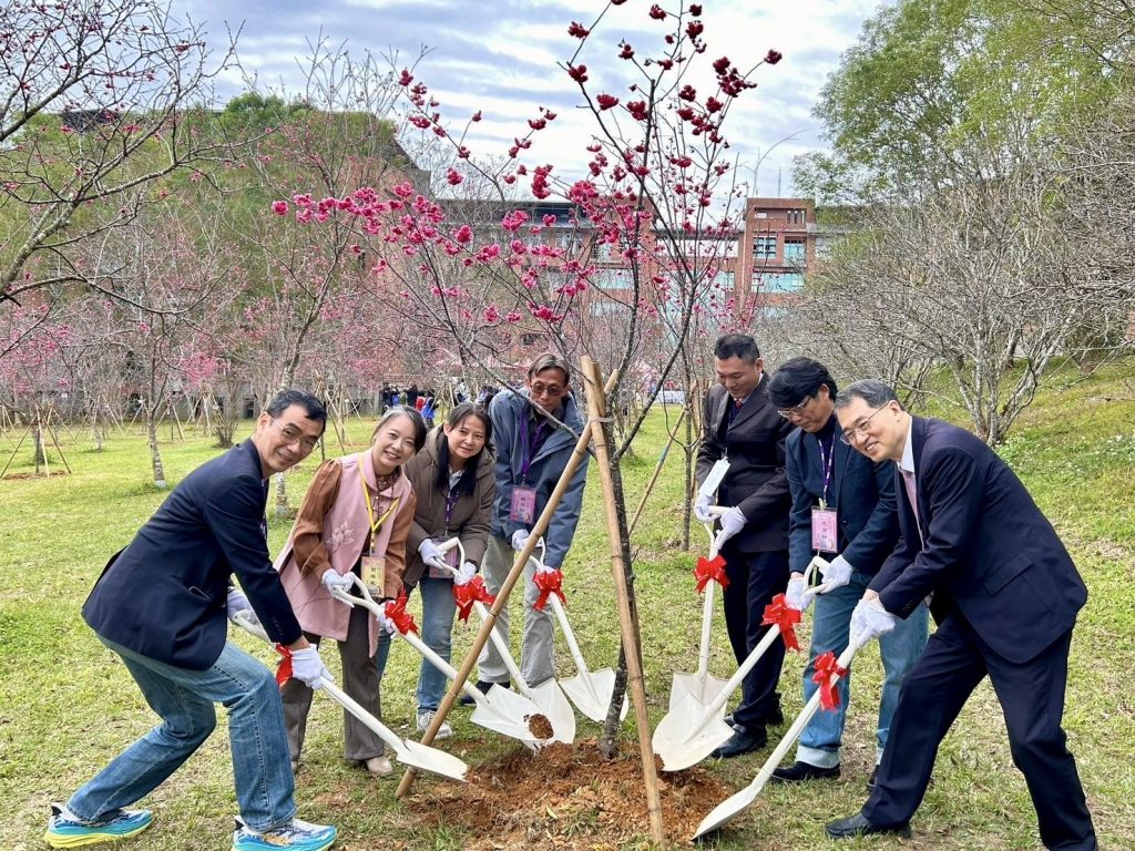 與會學校植櫻花樹.jpg