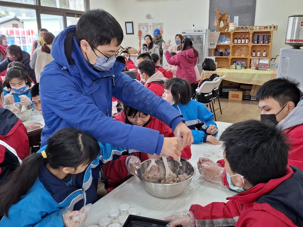 B組「芋泥球DIY體驗」.jpg B組「芋泥球DIY體驗」相片.jpg