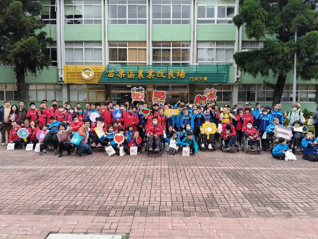 農業部苗栗區農業改良場團拍.jpg 農業部苗栗區農業改良場團拍相片.jpg