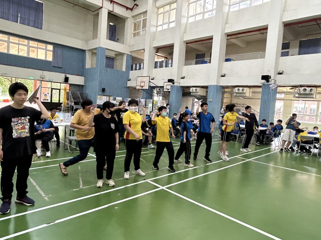各班參賽者試飛所折紙飛機照片4.jpg 各班參賽者試飛所折紙飛機照片4.jpg