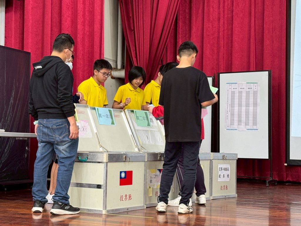 模範生票選活動-投票.jpg 模範生票選活動-投票.jpg