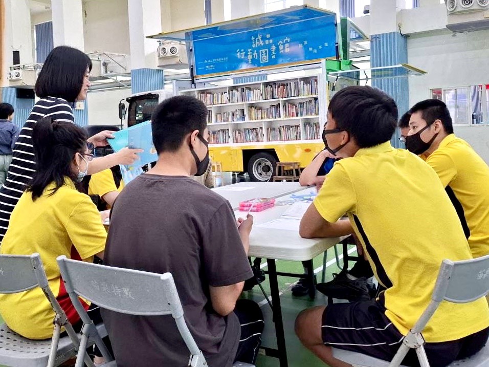 老師指導學生閱讀 老師指導學生閱讀