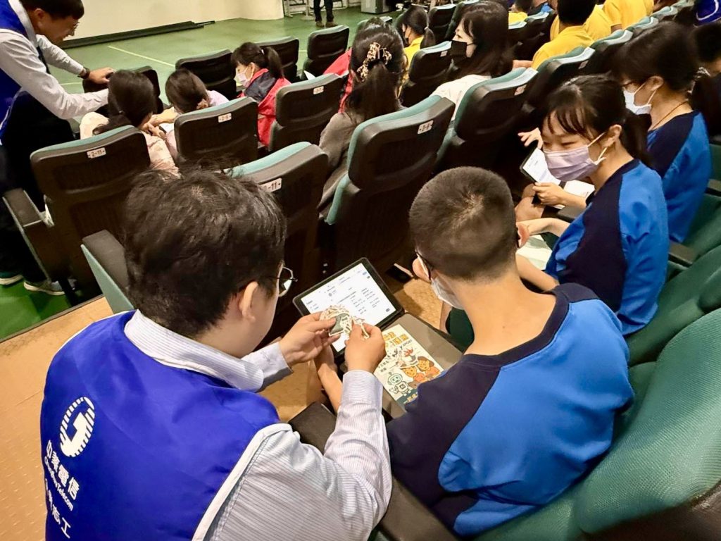 指導學生操作平板 指導學生操作平板