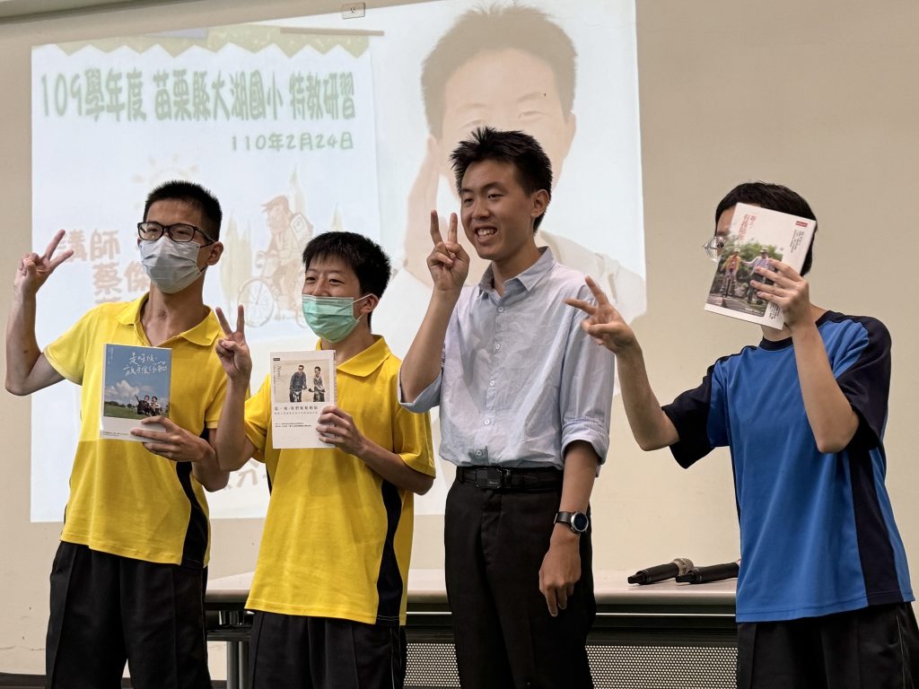 蔡傑與同學合影.jpg 蔡傑與同學合影