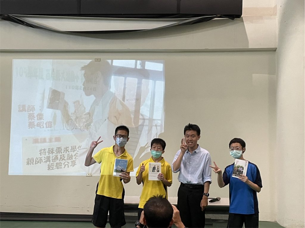 蔡傑與同學合影.jpg 蔡傑與同學合影