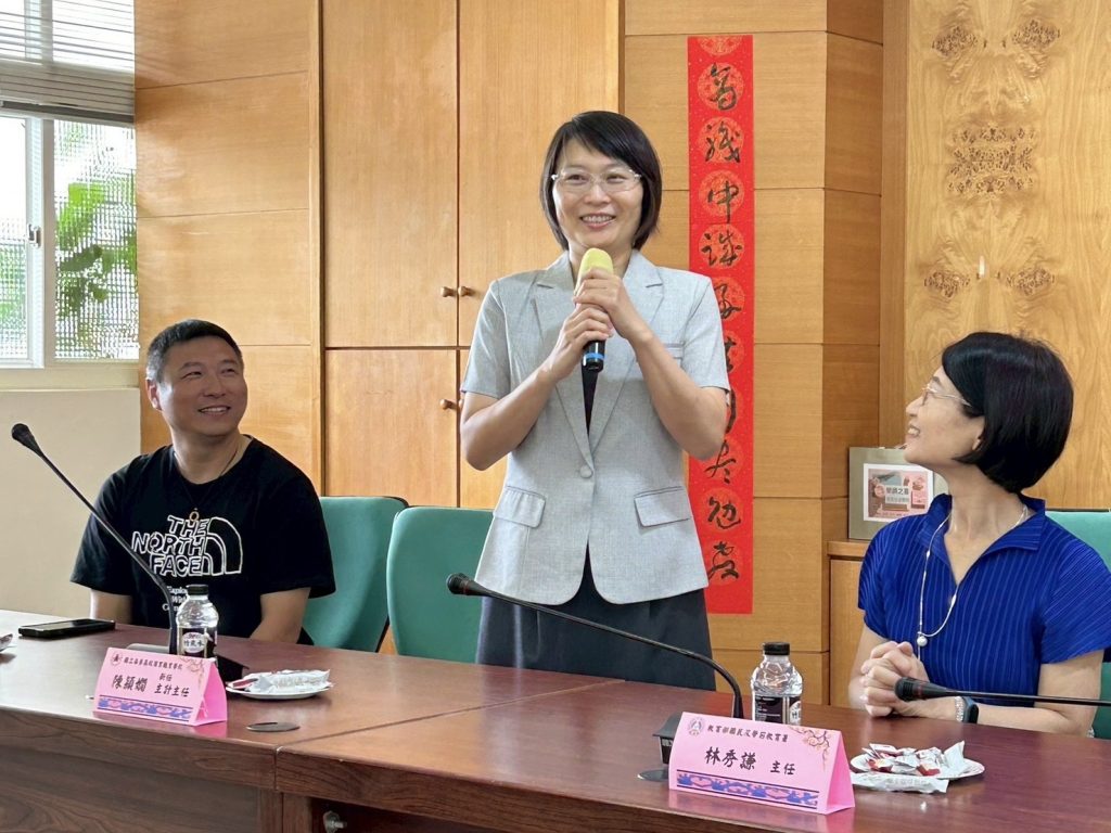 苗栗高商陳穎嫺主任致詞.jpg 苗栗高商陳穎嫺主任致詞