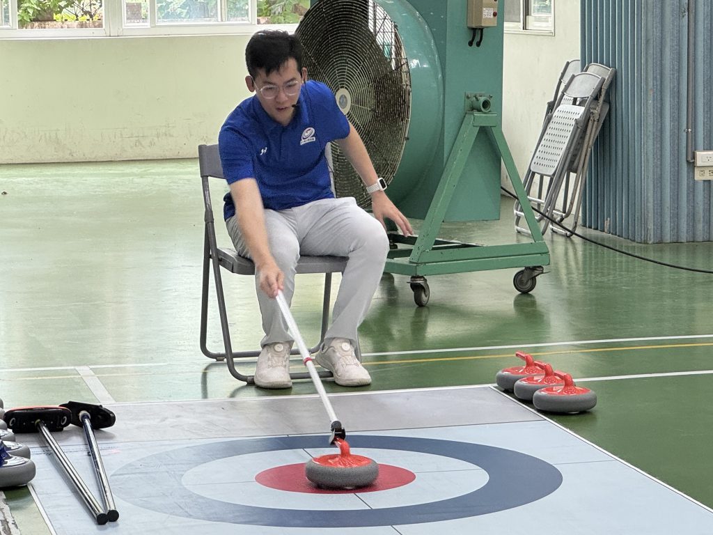 推桿冰壺教學.jpg 推桿冰壺教學