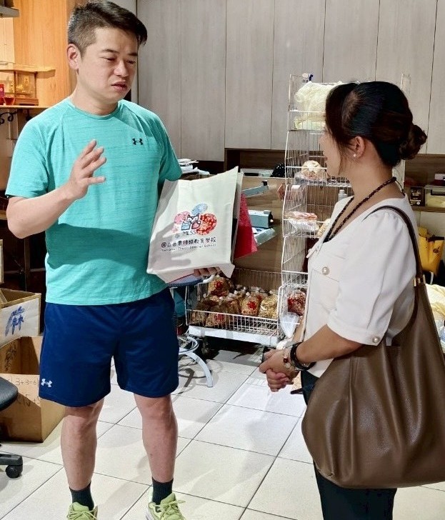 校長與職場進行工作經驗交流.JPG 校長與職場進行工作經驗交流