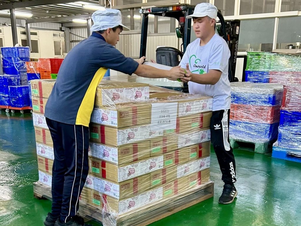 體驗貨物包膜.JPG 體驗貨物包膜