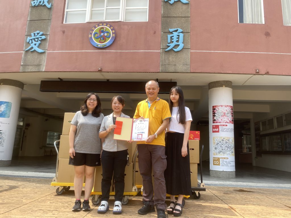20250918台中武廟育化堂關聖帝君功德會捐贈物資1001發給學生.jpg
