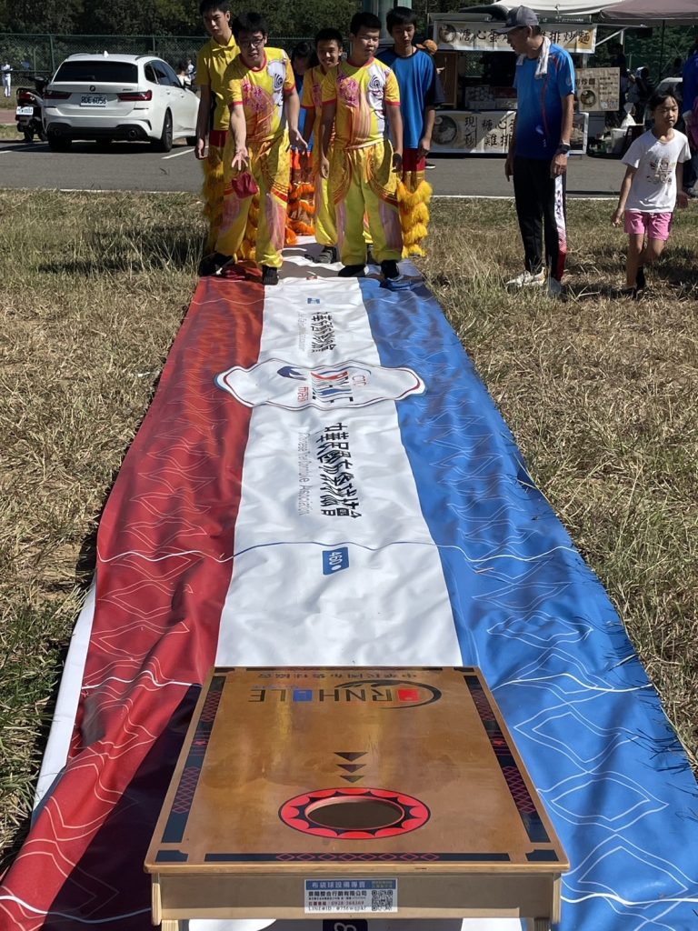 體驗布袋球投擲.jpg 體驗布袋球投擲.jpg