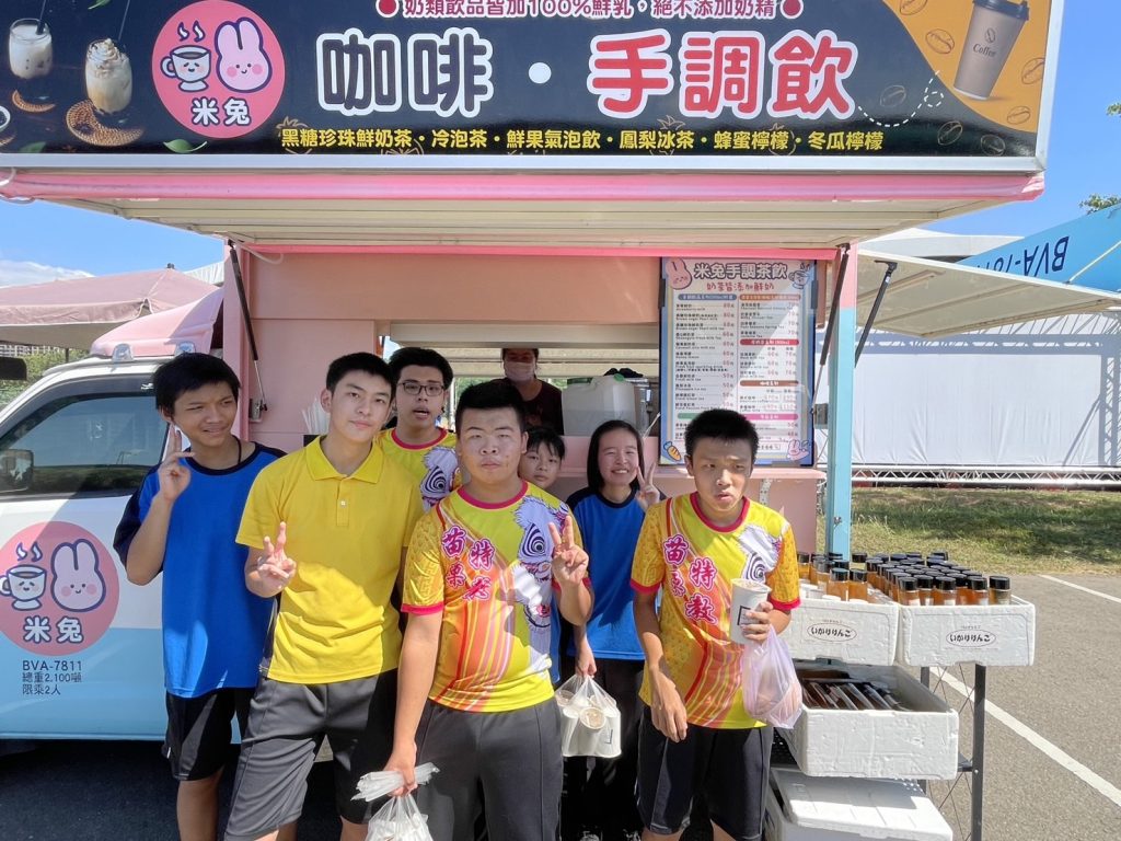 於現場餐車攤販進行購物練習.jpg 於現場餐車攤販進行購物練習.jpg