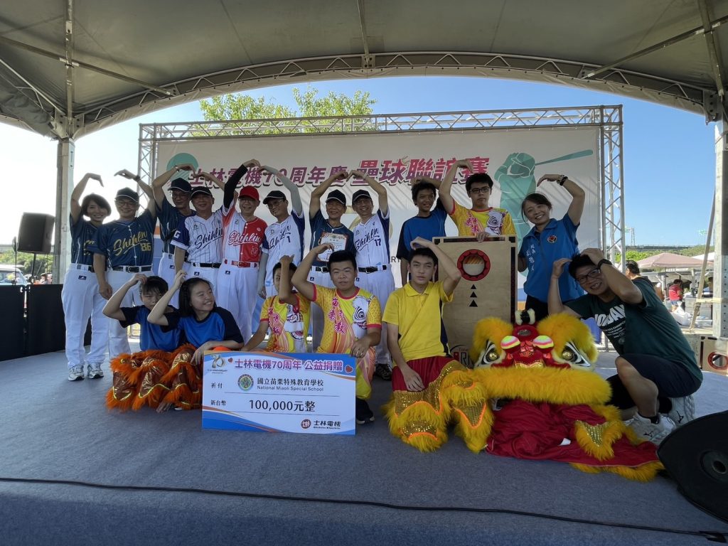 開心大合影.jpg 開心大合影.jpg