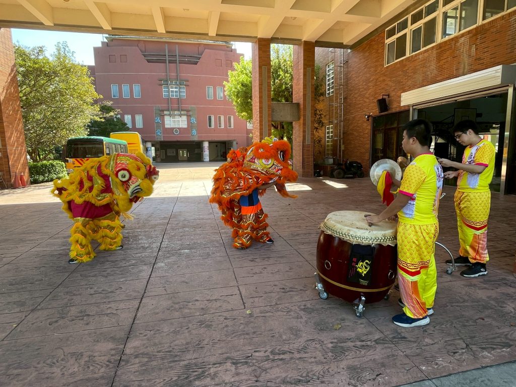 本校舞龍社練習實況.jpg 本校舞龍社練習實況.jpg