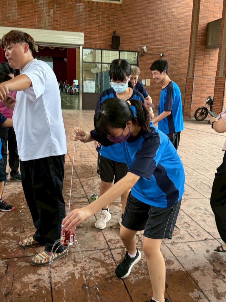 旋轉可樂噴泉