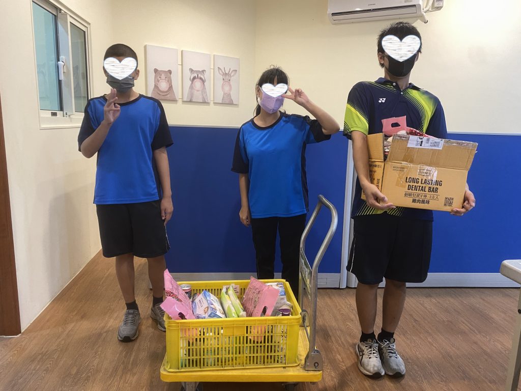20251015發放中華串愛社會福利協進會捐贈愛心物資.jpg