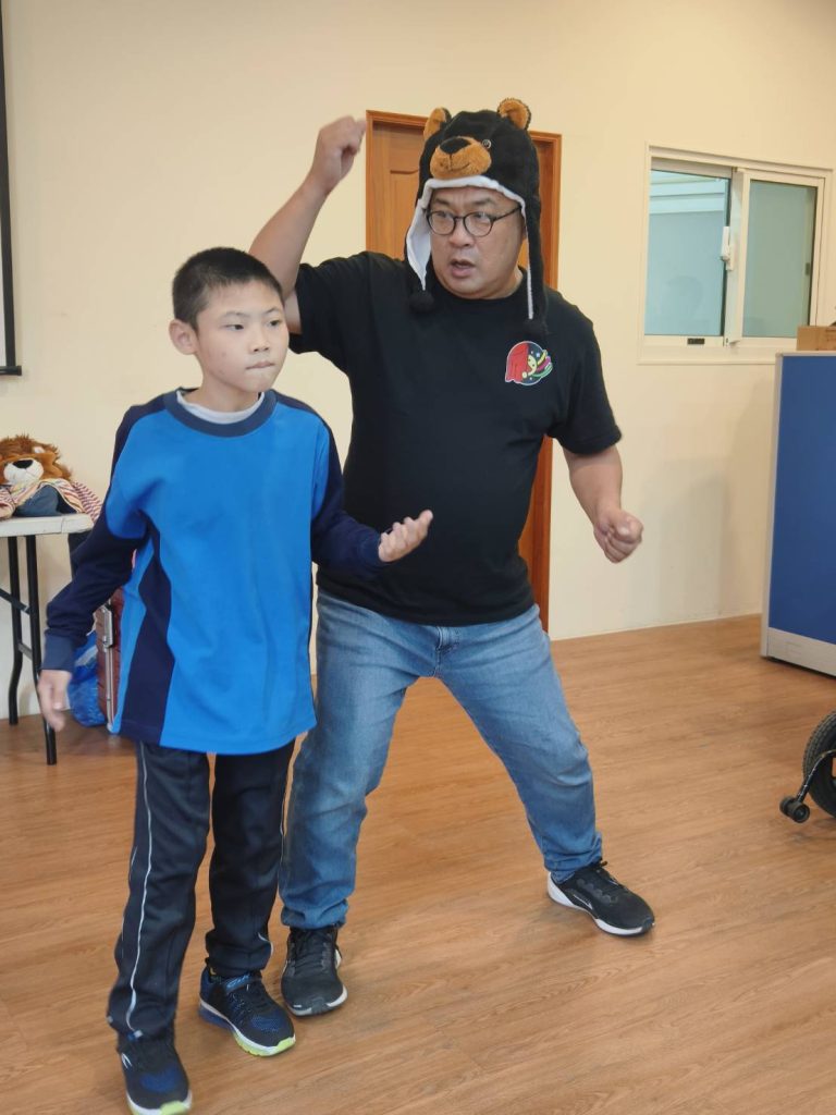 邀請學生一同上台演出