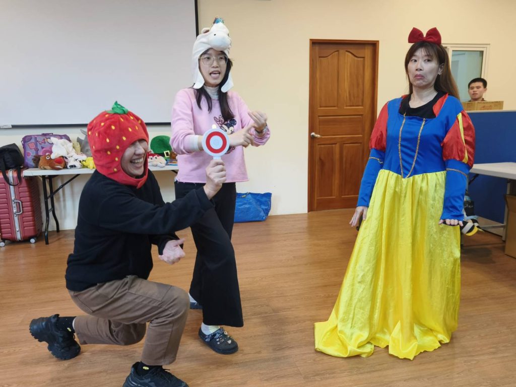 邀請師長一同上台演出