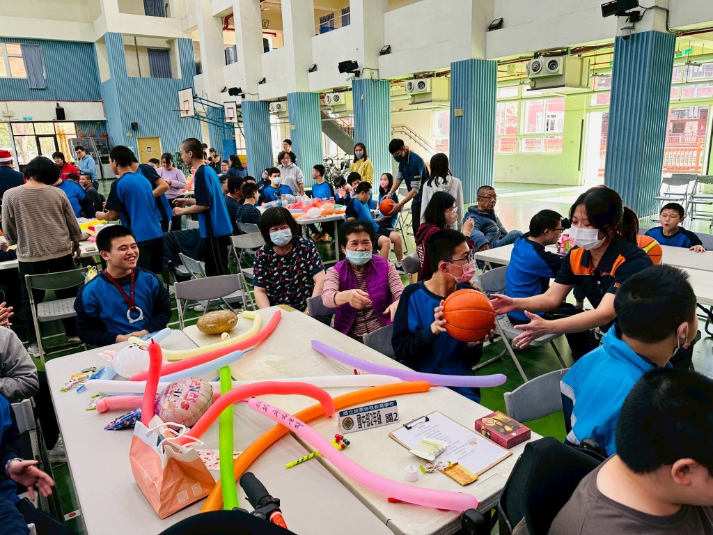 生動活潑的團康活動.jpg 生動活潑的團康活動.jpg