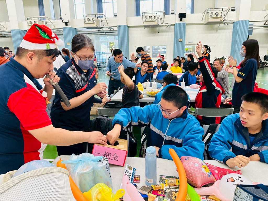 學生們最愛團康活動的獎勵時間.jpg 學生們最愛團康活動的獎勵時間.jpg