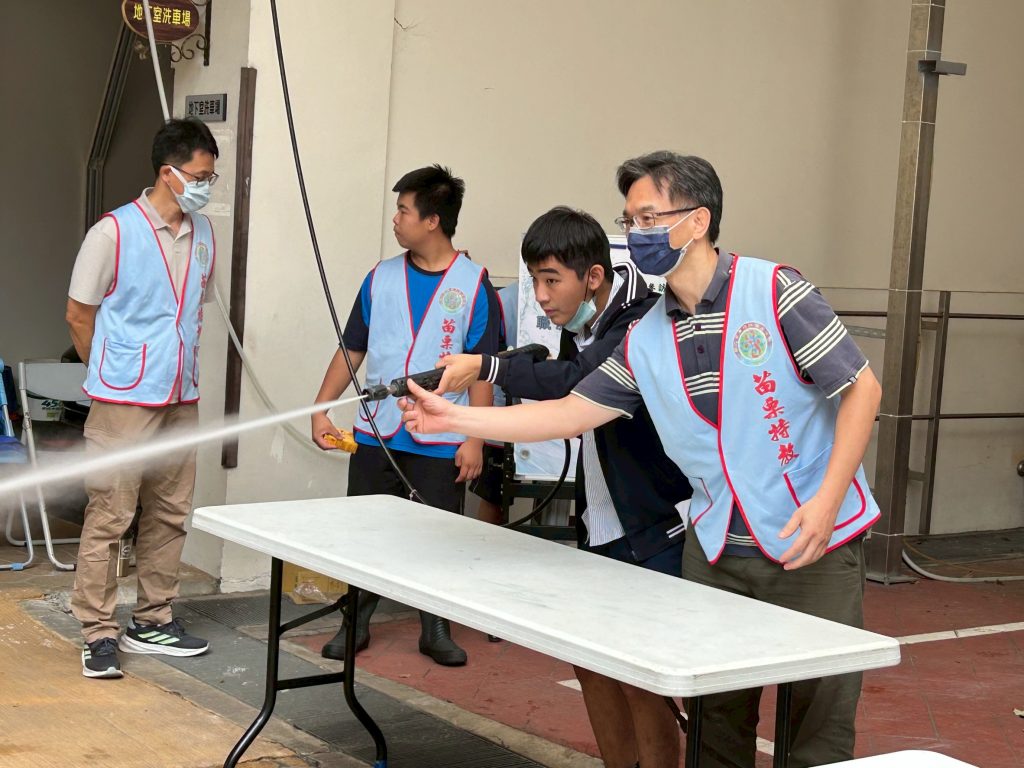 職業體驗「我是神射手」高壓水槍使用體驗.jpg 職業體驗「我是神射手」高壓水槍使用體驗.jpg