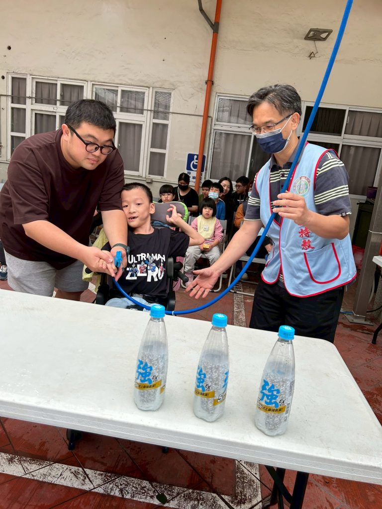 職業體驗「我是神射手」高壓氣槍使用體驗.jpg 職業體驗「我是神射手」高壓氣槍使用體驗.jpg