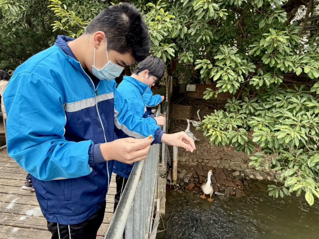 認認識酪農產業運作、動物照護與環境永續的關係，並參觀雁鴨生態池及牧場特色空間-3.jpg