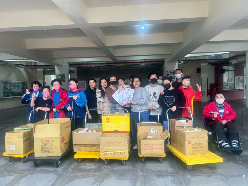 20251230淨思鋙等愛心人士捐贈飲料.炸物.紅豆湯等給全體師生.jpg