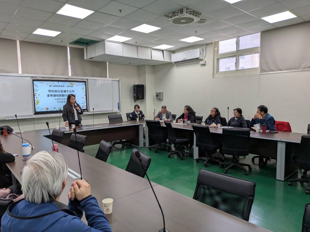 阿寶基金會董事長耿蓉分享實務經驗.jpg 阿寶基金會董事長耿蓉分享實務經驗.jpg