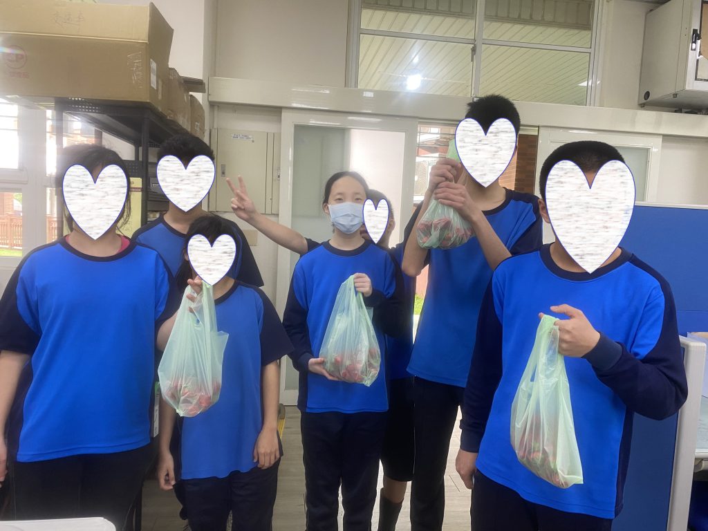 20260323校務顧問林艾璇小姐捐贈草莓給高職部全體師生.jpg