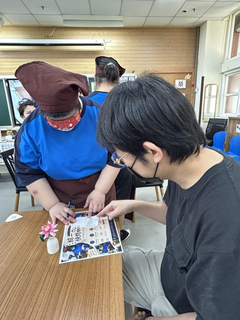 介紹與點餐服務.jpg 介紹與點餐服務.jpg