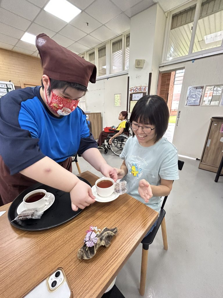 送餐服務.jpg 送餐服務.jpg