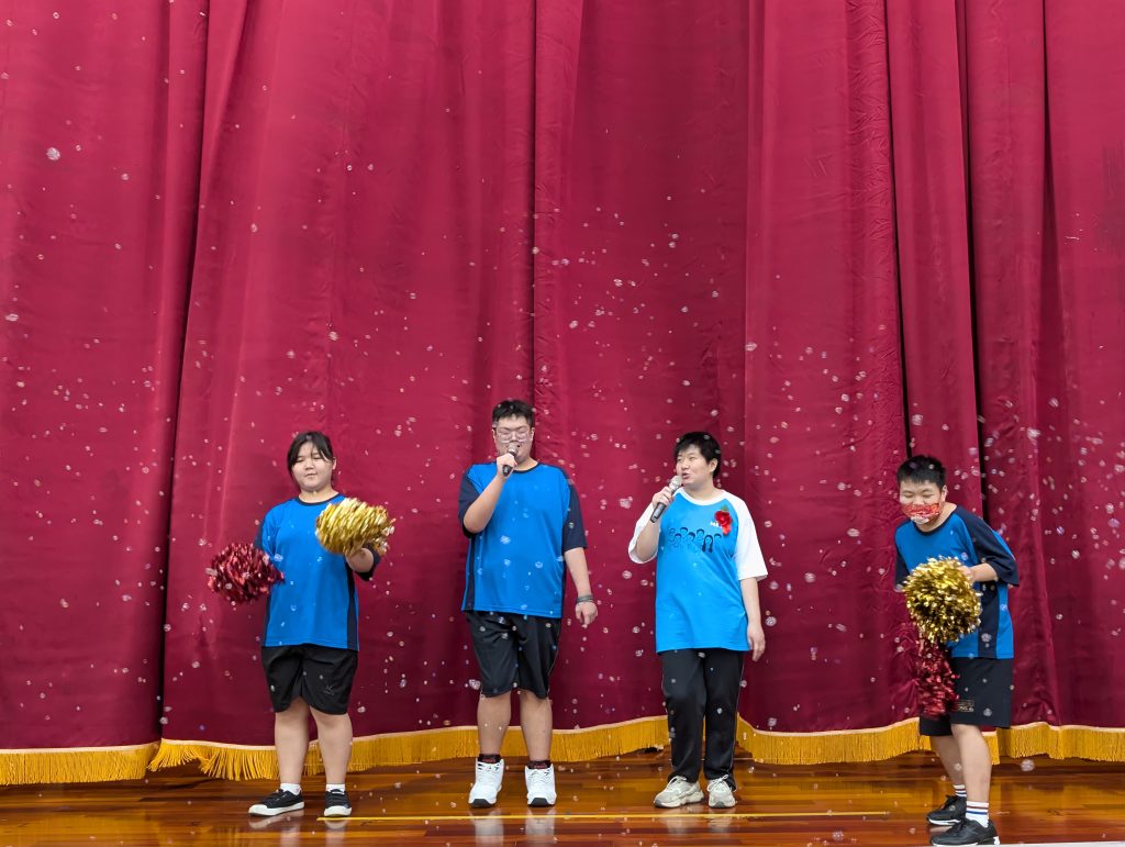 卡拉OK社表演