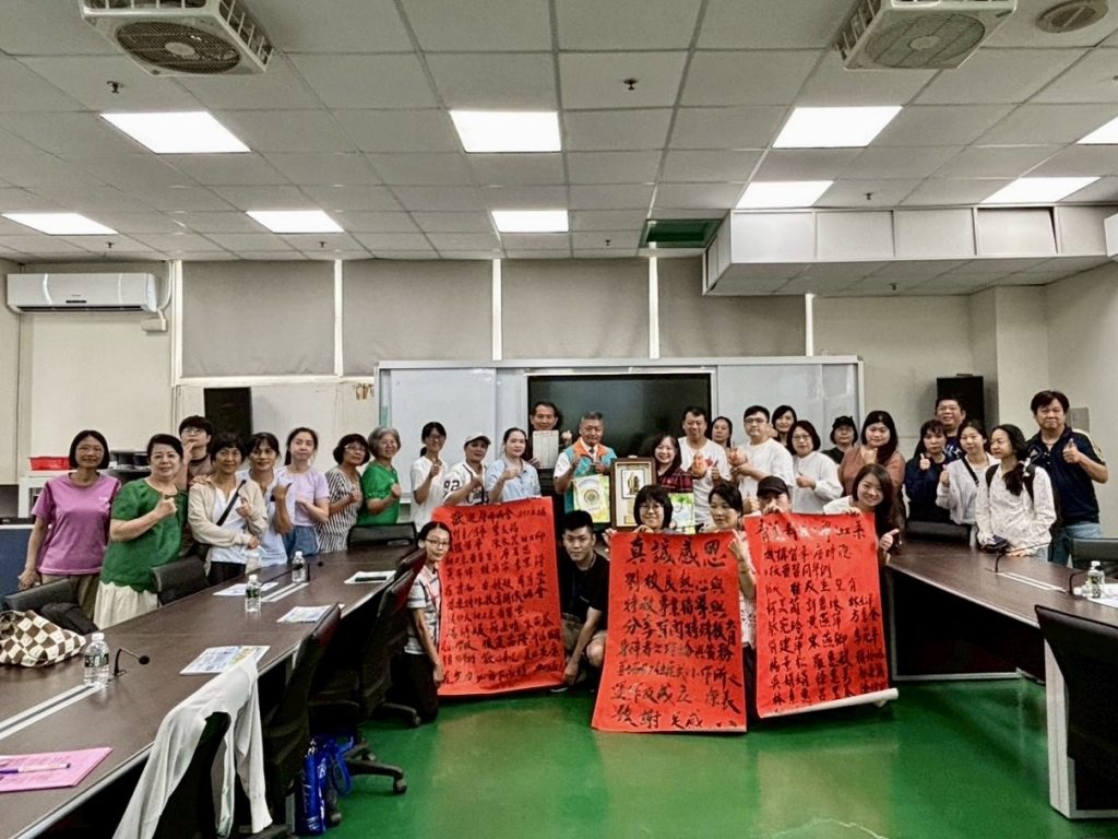 本校與育達科大師生合影留念.jpg 本校與育達科大師生合影留念.jpg