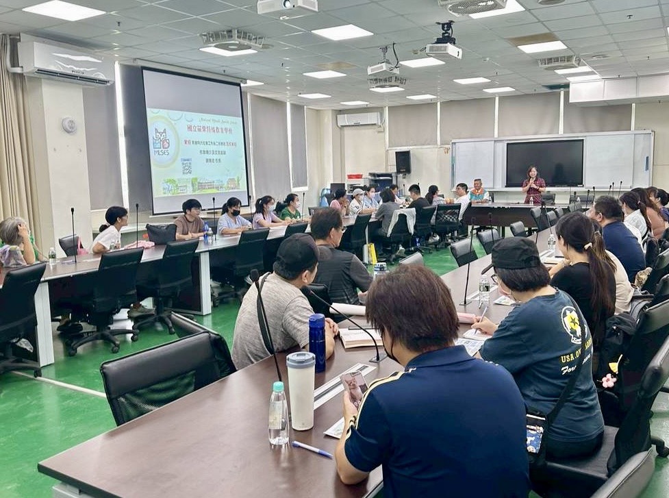 育達科大社工系二技學生專心聆聽及交流.jpg 育達科大社工系二技學生專心聆聽及交流.jpg
