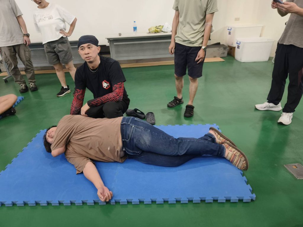 講師說明動作要領