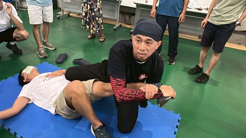 講師說明動作要領
