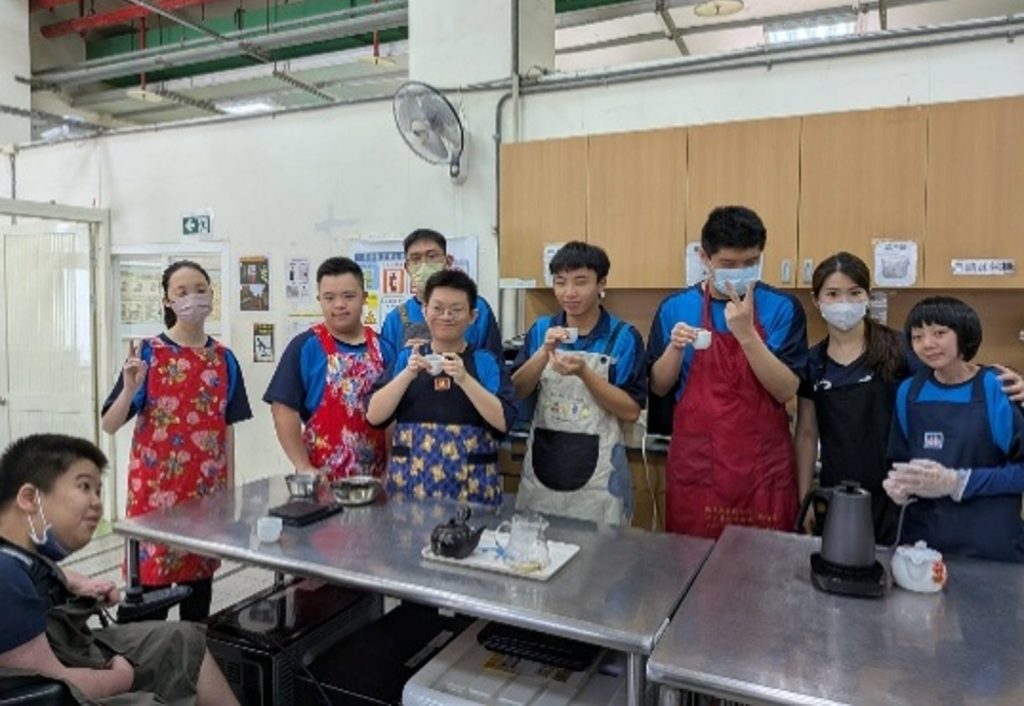 一同品茶.jpg 一同品茶.jpg